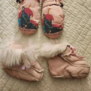 Girls mittens and booties bundle